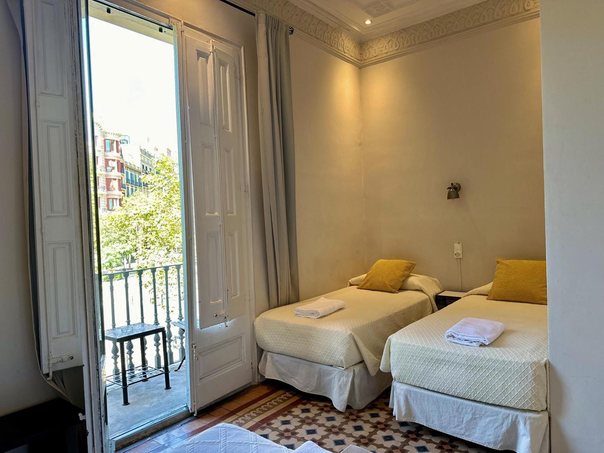 Casa Consell Gran Via, Gasthof 2*